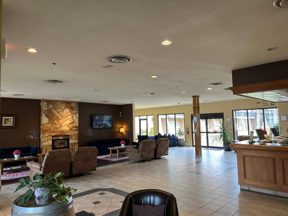 Divya Sutra Plaza And Conference Centre, Vernon, Bc Экстерьер фото