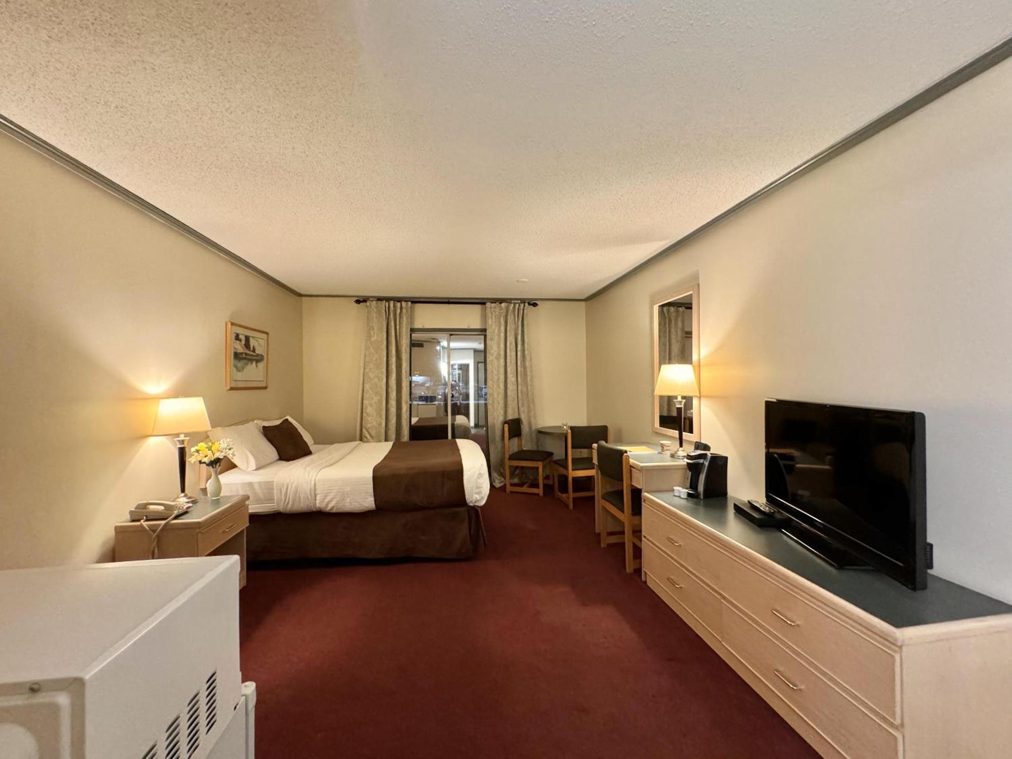 Divya Sutra Plaza And Conference Centre, Vernon, Bc Экстерьер фото