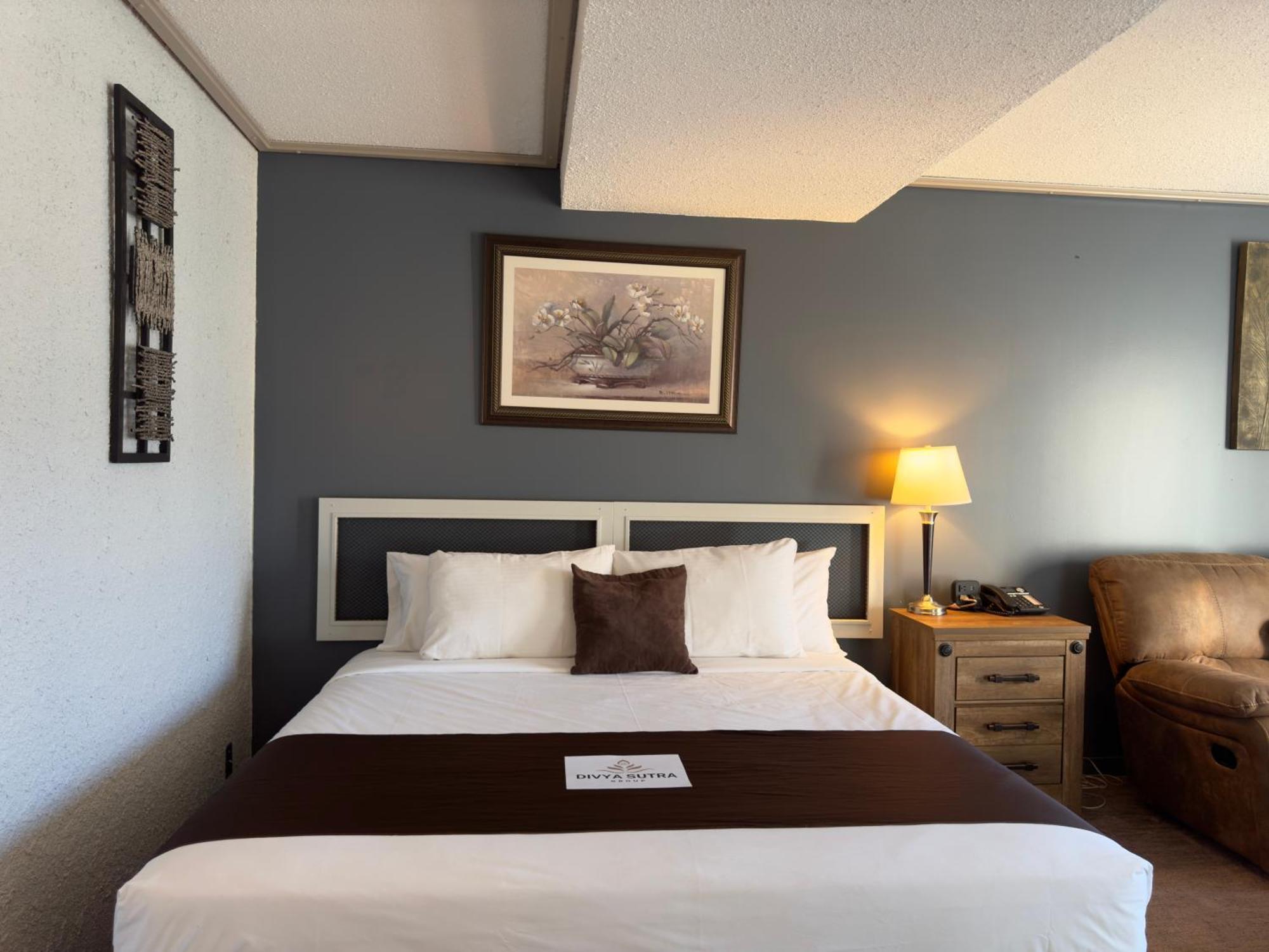 Divya Sutra Plaza And Conference Centre, Vernon, Bc Экстерьер фото