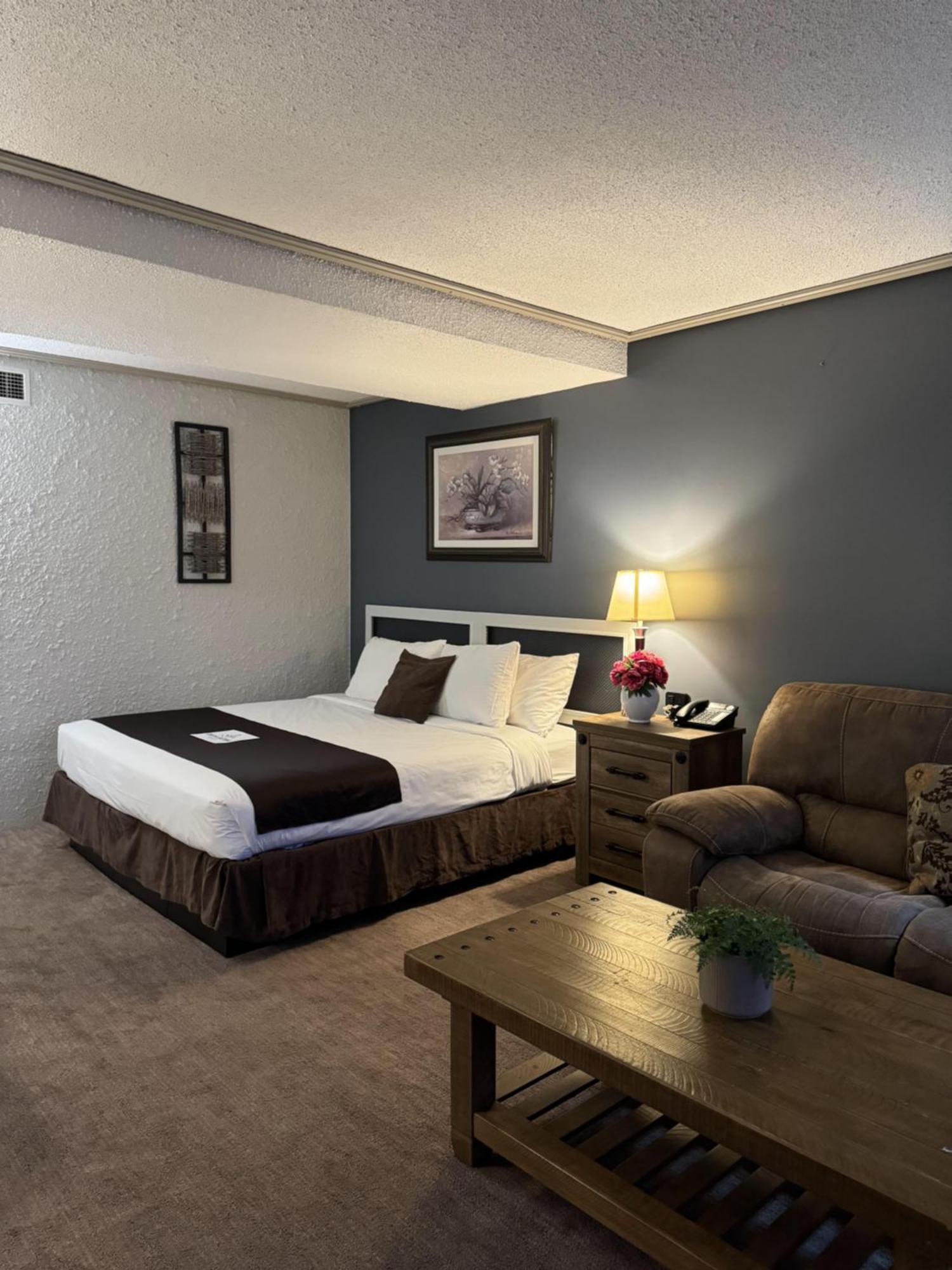 Divya Sutra Plaza And Conference Centre, Vernon, Bc Экстерьер фото