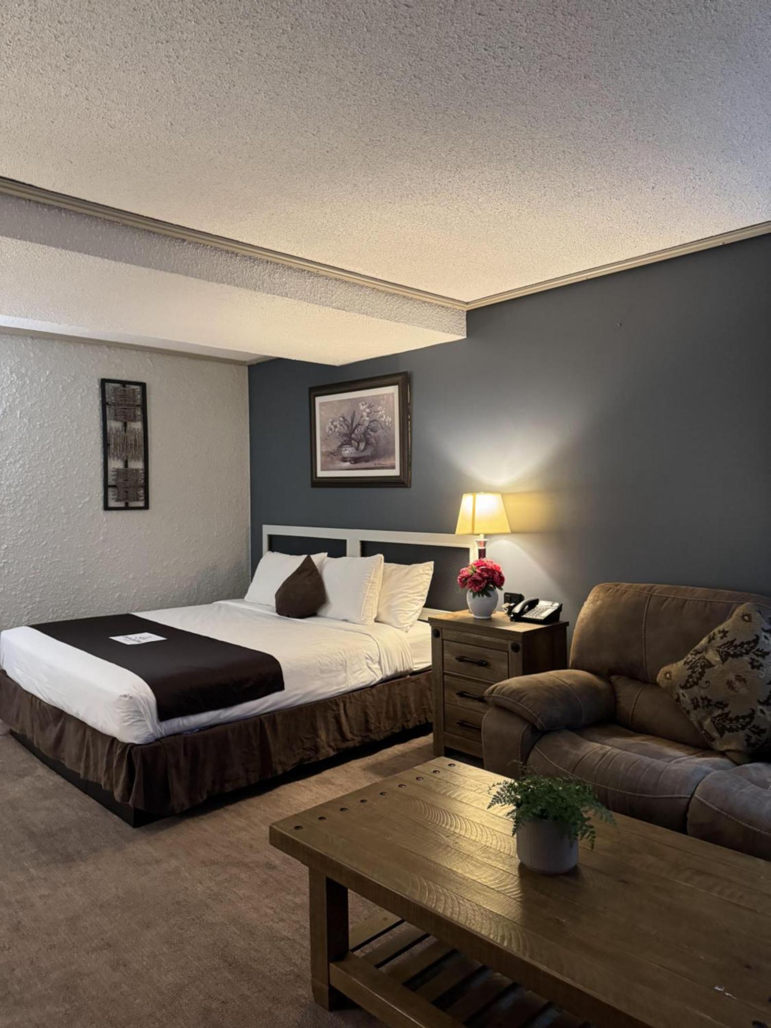 Divya Sutra Plaza And Conference Centre, Vernon, Bc Экстерьер фото