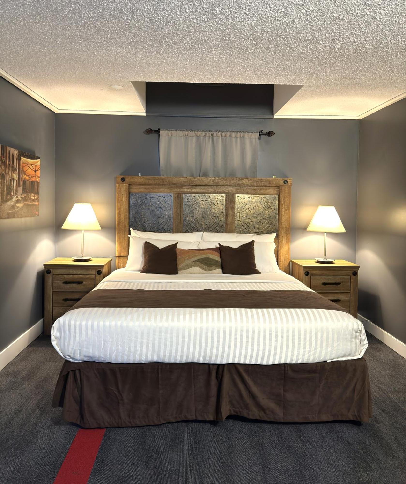 Divya Sutra Plaza And Conference Centre, Vernon, Bc Экстерьер фото