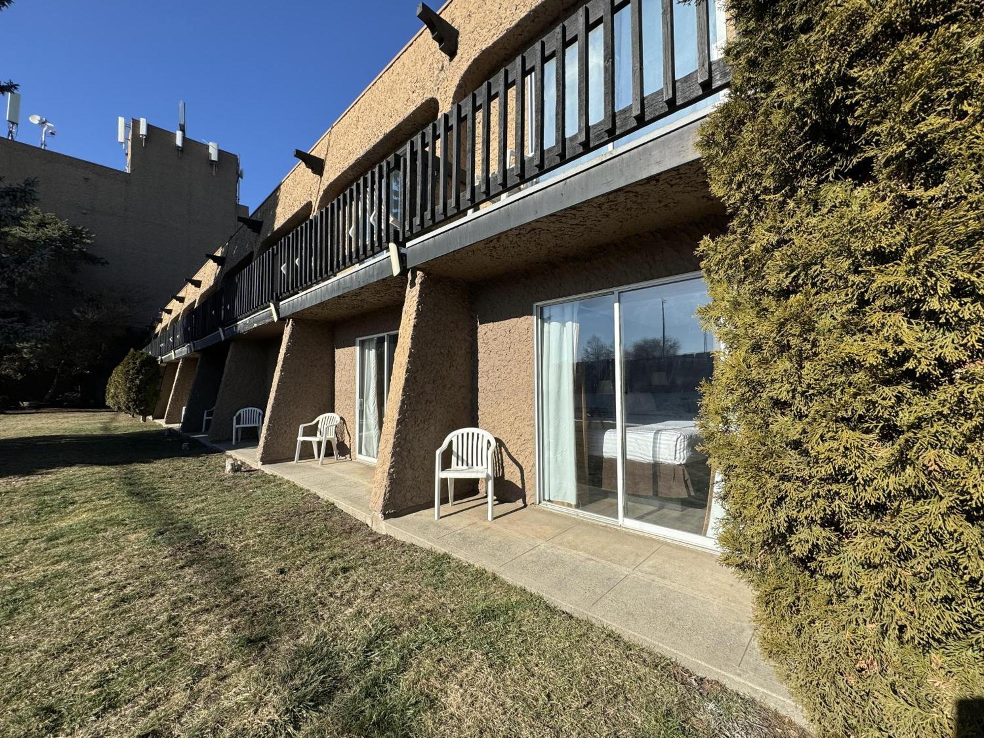 Divya Sutra Plaza And Conference Centre, Vernon, Bc Экстерьер фото