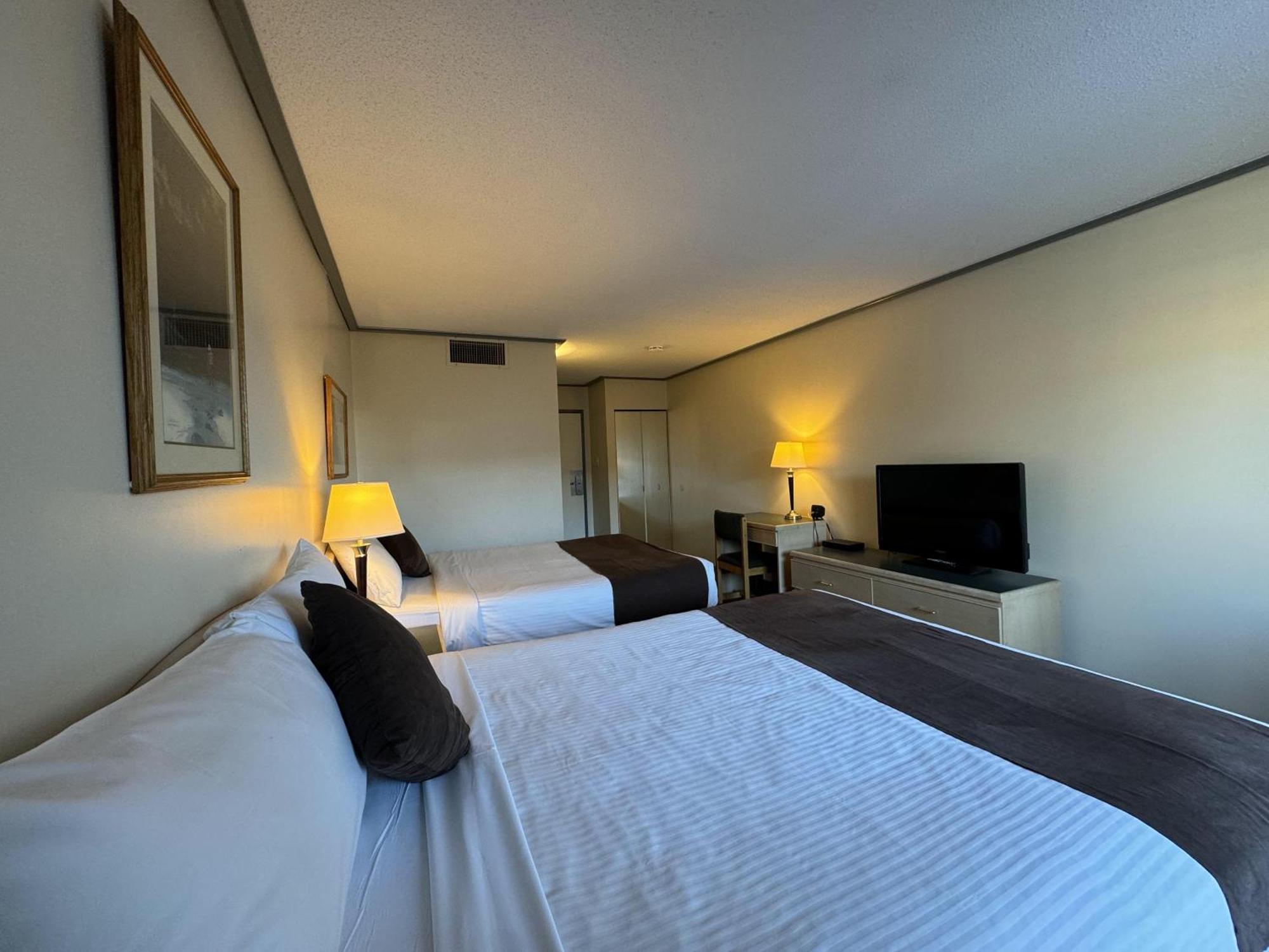 Divya Sutra Plaza And Conference Centre, Vernon, Bc Экстерьер фото