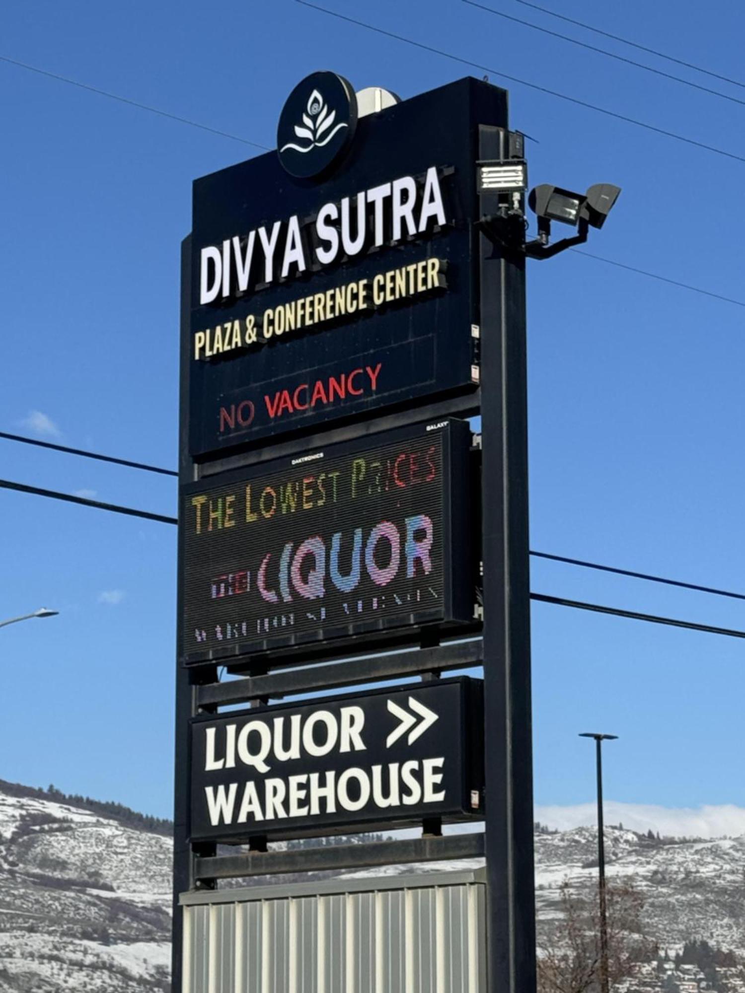 Divya Sutra Plaza And Conference Centre, Vernon, Bc Экстерьер фото