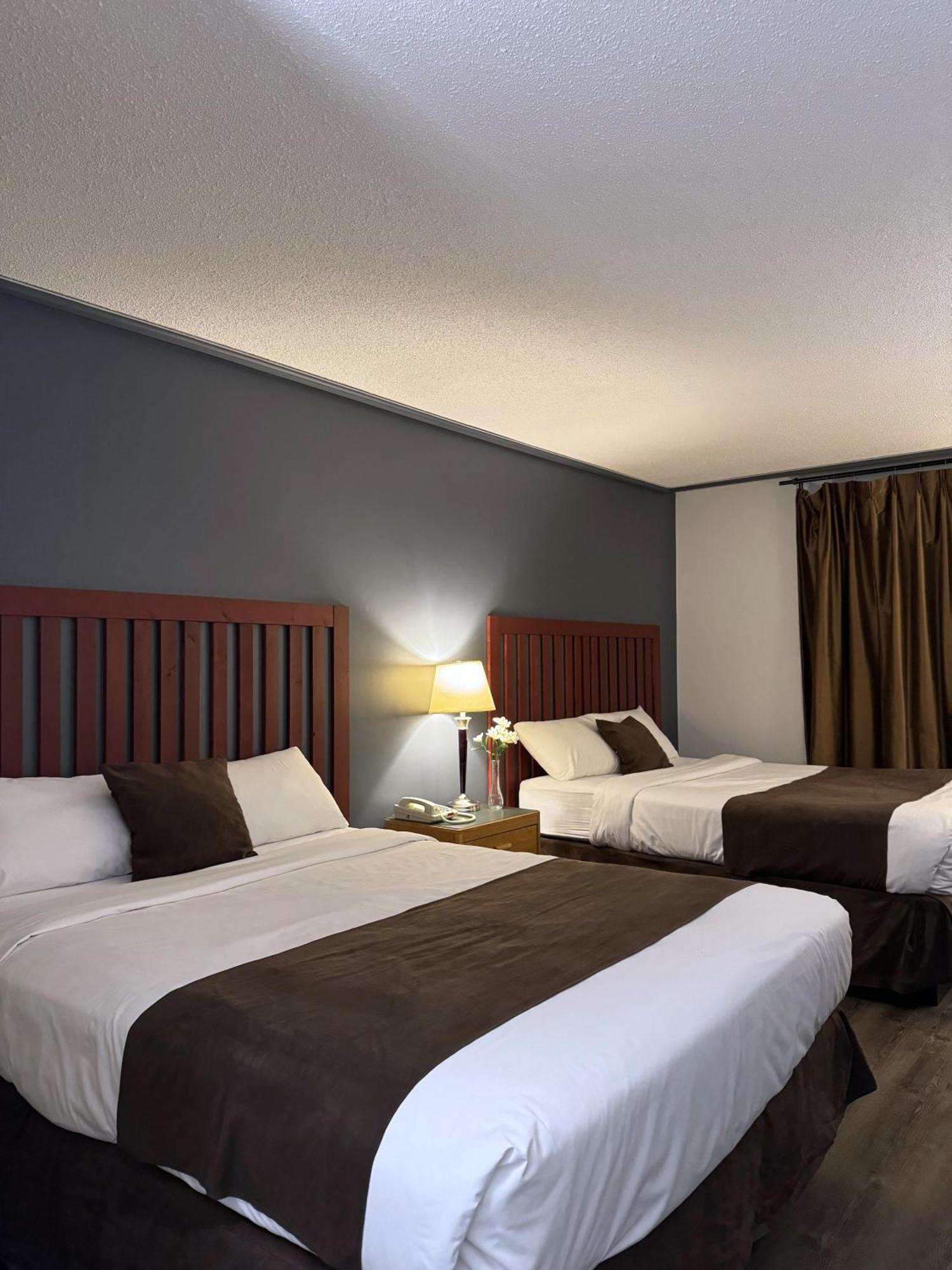 Divya Sutra Plaza And Conference Centre, Vernon, Bc Экстерьер фото