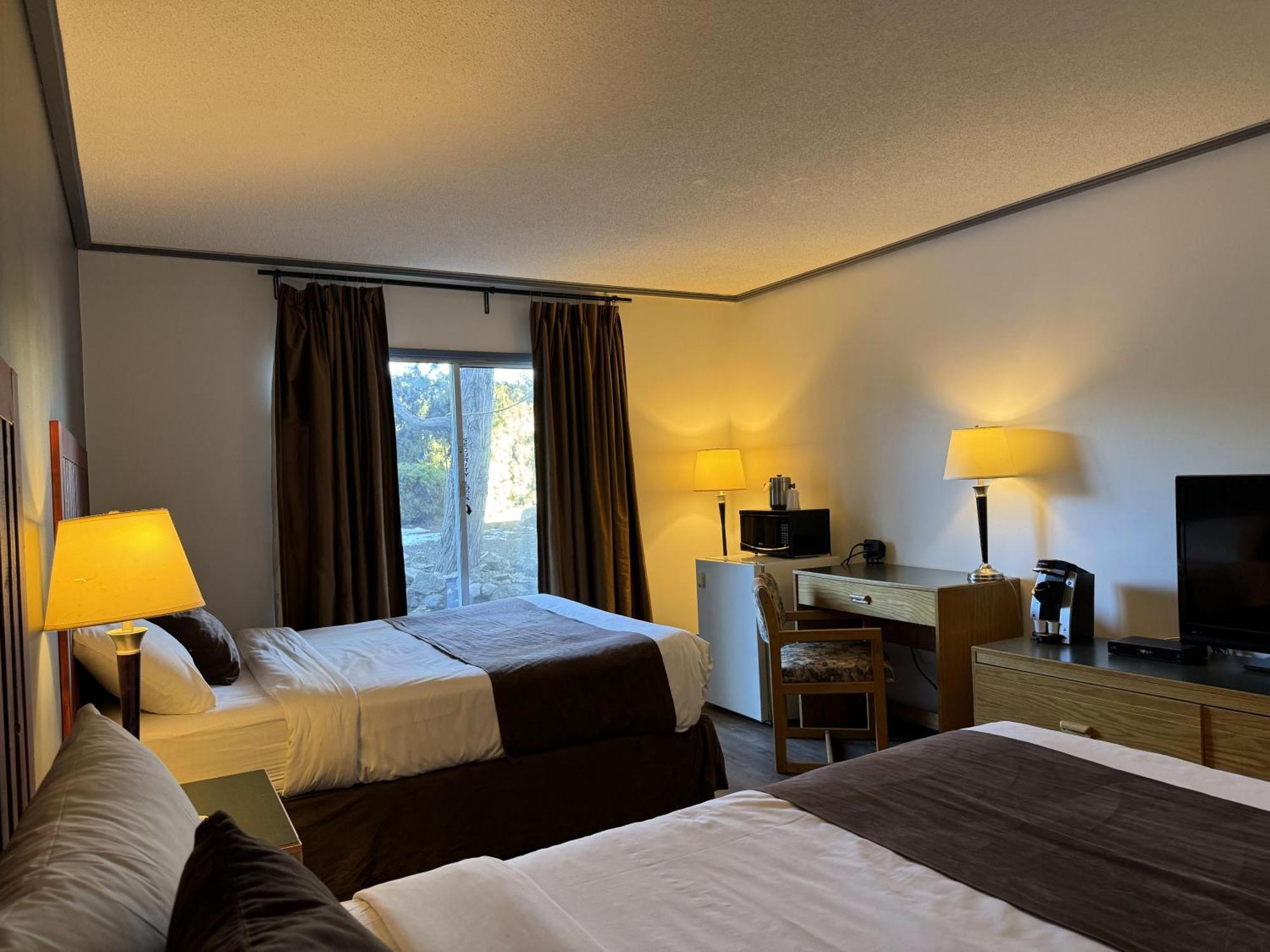 Divya Sutra Plaza And Conference Centre, Vernon, Bc Экстерьер фото