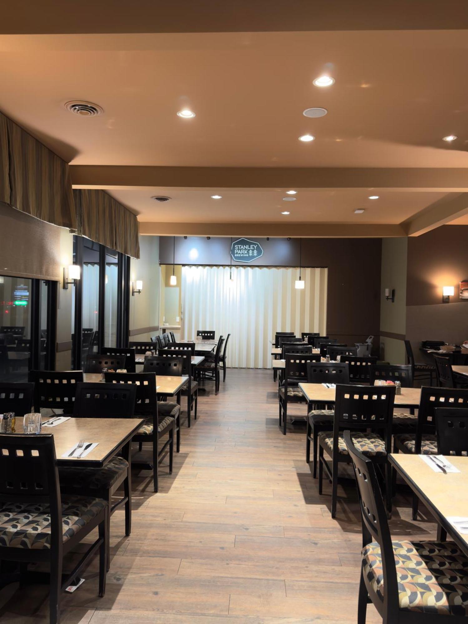 Divya Sutra Plaza And Conference Centre, Vernon, Bc Экстерьер фото