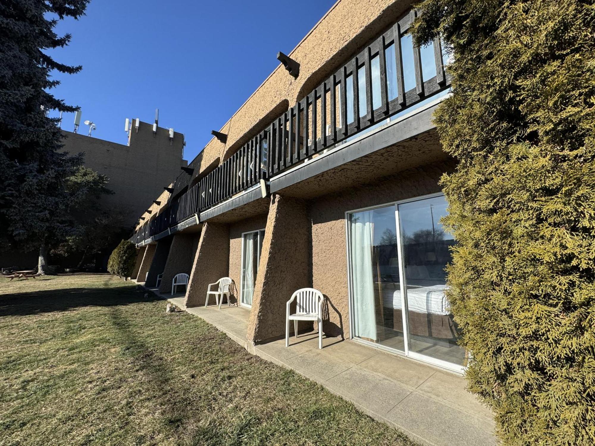 Divya Sutra Plaza And Conference Centre, Vernon, Bc Экстерьер фото