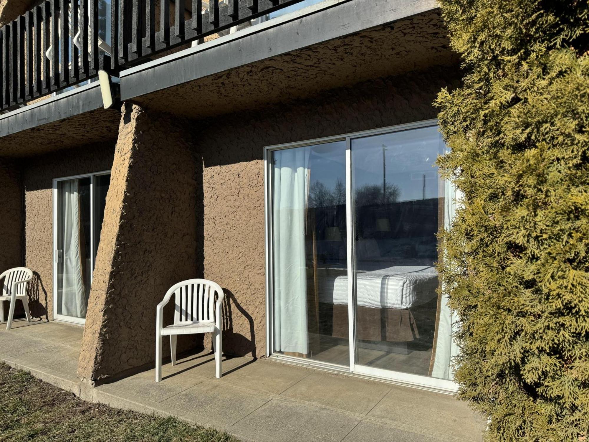 Divya Sutra Plaza And Conference Centre, Vernon, Bc Экстерьер фото