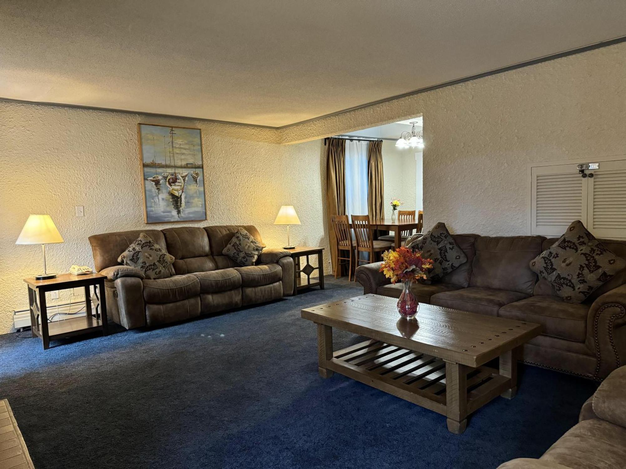Divya Sutra Plaza And Conference Centre, Vernon, Bc Экстерьер фото